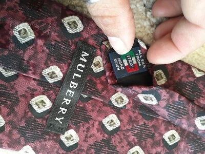 100% SILK  MULBERRY NECKWEAR-WHITE, BURGUNDY Abstract PATTERN - Изображение 1 из 4