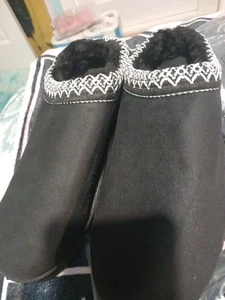 Beautiful Ladies Black Slippers - Picture 1 of 6