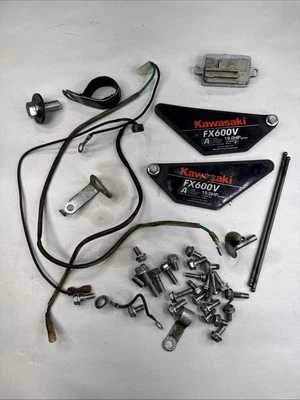 Lote de piezas diversas OEM Kawasaki FX600V pernos varillas de empuje cubiertas Foto 1 de 4
