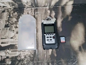 Zoom H4n Pro Digital Audio Recorder mit wasserdichtem Gehäuse, + 32GB SD - Bild 1 von 10