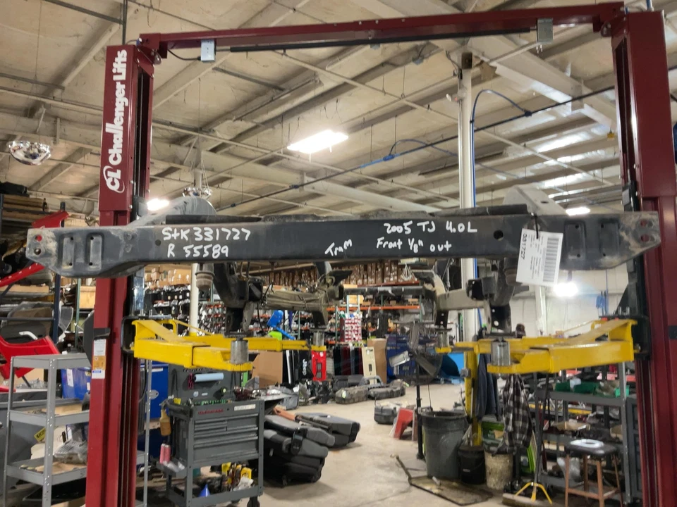 Оригинальная рама 6 цилиндров для Jeep TJ Wrangler 4,0 л *прямая и чистая* 2003-2006 055589 - Изображение 1 из 4