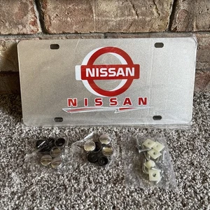 Metall Silber Händler Kennzeichen mit Befestigungsmaterial Nissan - Bild 1 von 5