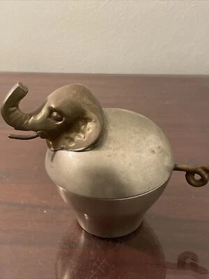 Vela recargable vintage años 70 Old Flame Candle Company Delilah Elephant Foto 1 de 4