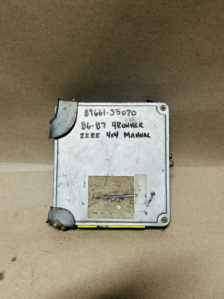 1986-1987 Toyota 4Runner | Pickup Engine ECU ECM 22RE 4x4 89661-35070 MANUAL - Image 1 of 4