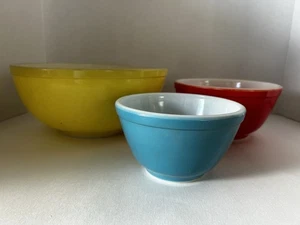 Set Of 3 Vintage Pyrex Nesting Mixing Bowls, Primary Colors-Blue, Red & Yellow - Picture 1 of 11