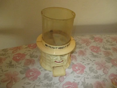 Planters Peanut Vender Bank Foto 1 de 3