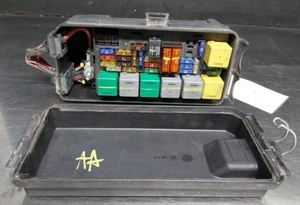 2006 Mercedes Benz R500 Engine Bay Fuse Box Relay Center - Bild 1 von 5