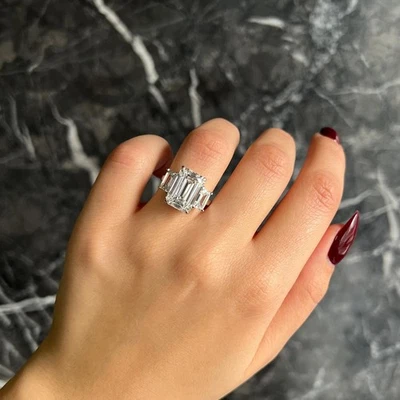 ENORMOUS 12 Ct Total E Color VVS2 Clarity IGI Certified Lab Grown Diamond Ring - Image 1 of 4