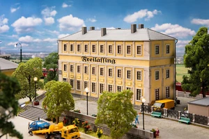 Faller 120083 HO scale 1:87 Kit of Freilassing Rail depot administrat. NEW 2023 - Picture 1 of 4