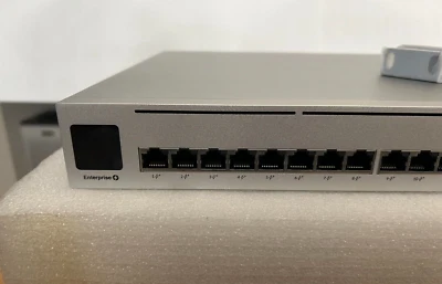 🦃🥧 Ubiquiti USW-Enterprise-24-PoE 400 W | 12 GbE PoE+ | 12 2.5GbE PoE+ | 2 10G - Image 1 of 4
