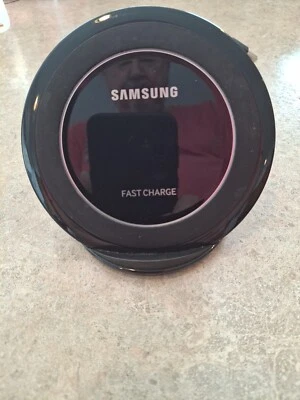 Soporte de carga rápida inalámbrico Samsung EPNG930 Qi con cable USB Foto 1 de 4