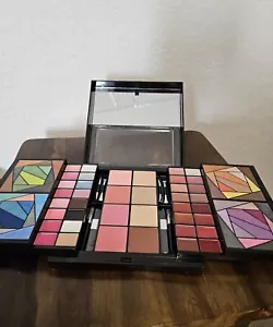 NIB Malibu Glitz Aloe & Collagen Enhanced Sheer Makeup Set 88 Color Pallettes - Picture 1 of 4