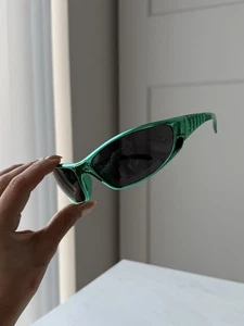 Green wrap Sunglasses black Lenses - Picture 1 of 5