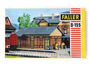 KIT FALLER B-155 B155 HO H0 1:87 Pequeño cobertizo de mercancías de entramado de madera con carga - Imagen 1 de 5