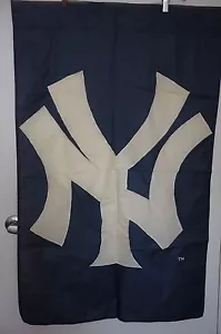 NEW YORK YANKEES FLAG - Picture 1 of 4