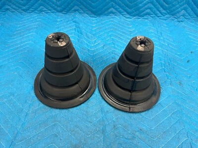 Par aislador de goma de resorte helicoidal trasero derecho y derecho Lexus LX570 2008-2021 FABRICANTE DE EQUIPOS ORIGINALES Foto 1 de 4