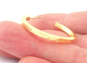 1 pair Hoop hammered round earrings stud base Shiny gold tone 30mm 4265 - Picture 1 of 2