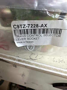 Dennis Carpenter C9TZ-7228-AX Column Gear Shift Socket - Includes Gear Shift Pin - Picture 1 of 7