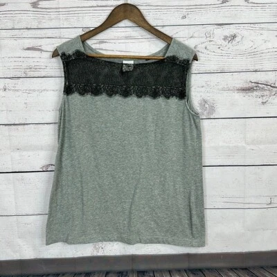 Camiseta sin mangas CAbi 3815 para mujer gris medio sin mangas encaje minimalista informal Foto 1 de 4