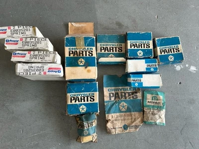 Nuevo de Lote de Piezas Mopar Dodge Plymouth Chrysler Años 70 Garaje Hombre Cueva Cuda Cargador Foto 1 de 4