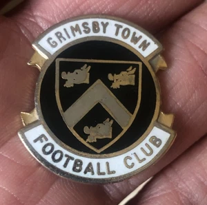 SELTENE ALTE GRIMSBY TOWN WAPPEN EMAILLE ANSTECKNADEL ABZEICHEN - Bild 1 von 1