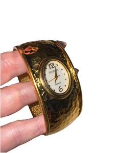 Joan Rivers Gold Hammered Cuff Bracelet Watch Quartz Bangle Vintage Glam - Picture 1 of 6