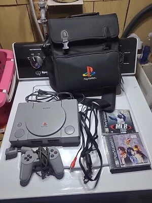 Lote PlayStation 1 con Final Fantasy VIII y MLB 2000 Foto 1 de 4