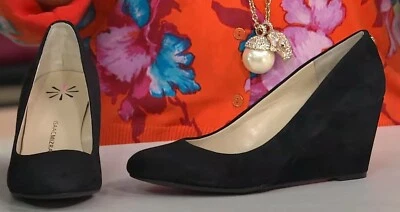 NIB isaac Mizrahi Live! Women Round Toe Suede Wedges Heels Pumps Black Size 8.5M - Image 1 of 2