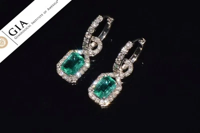 Pendientes tipo argolla colgantes de oro de 18 quilates con diamantes naturales de 4,12 quilates vs F de Zambia Foto 1 de 4