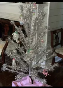 VINTAGE 1950s 5 ft. SILVER ALUMINUM TINSEL CHRISTMAS TREE w/POM POMS - Picture 1 of 5