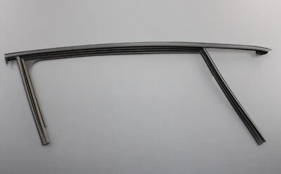 Подлинная направляющая для окна Mercedes-Benz GLA 200 и GLA 180 (справа) A1567250225 - Изображение 1 из 2