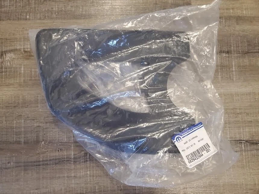 2023 Jeep Wrangler NOVO PARA-CHOQUE DIANTEIRO ESQUERDO PN#68294329AA - Imagem 1 de 3