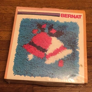 1979 Bernat Teppich Kunst Glocken zum Einrasten Haken Kit 12" x 12" W08445 WT8445 Neu Karton Gebrauchsspuren - Bild 1 von 12