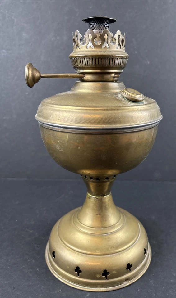 Antiga lâmpada a óleo de querosene de latão russo Otto Muller 1880 ~ lâmpada espirril ~ trevos - Imagem 1 de 4