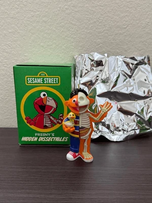 Figura Disectibles Ocultos de Freeny de Plaza Sésamo Poderoso Jaxx - Ernie Foto 1 de 4