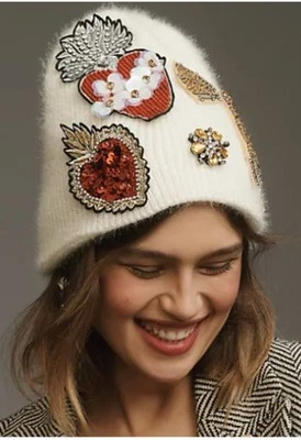 NUEVO CON ETIQUETAS Anthropologie Embellecido Parche Gorro Crema Marfil Lazo Foto 1 de 4