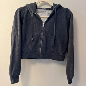 Brandy Melville grauer Cropped Hoodie - One Size - Bild 1 von 1
