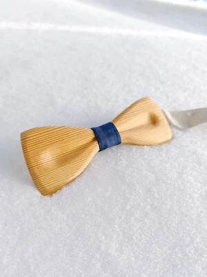 Pajarita de madera artesanal con lino y satén - Regalo escandinavo para hombre Foto 1 de 4