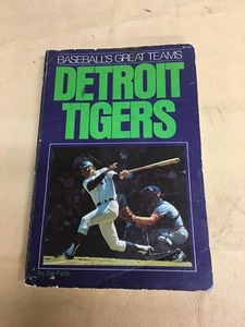 Libro 75 de los Grandes Equipos de Béisbol Joe Falls Autógrafo Mickey Lolich - Imagen 1 de 6