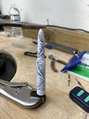 Antena bala blanca grabada a mano  Foto 1 de 3