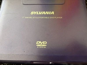 Reproductor de DVD portátil Sylvania 7 pulgadas SDVD7027 púrpura GENUINO PROBADO SIN ADAPTADOR - Imagen 1 de 12
