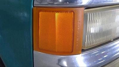 1994 CHEVROLET TCHEV1500 RH Side Marker Light Assembly Used 123K Miles OEM - Image 1 of 4