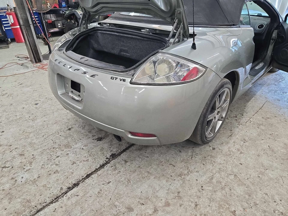 Used Rear Bumper Assembly Rear fits: 2008 Mitsubishi Eclipse US market Rear Grad Foto 1 de 4