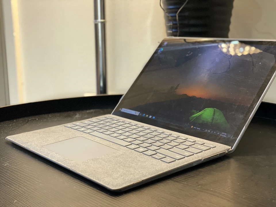 Microsoft Surface Laptop Gen 1| 13.5" i5-7300U| 8GB RAM| 256GB SSD| Wins10Pro - Image 1 of 4