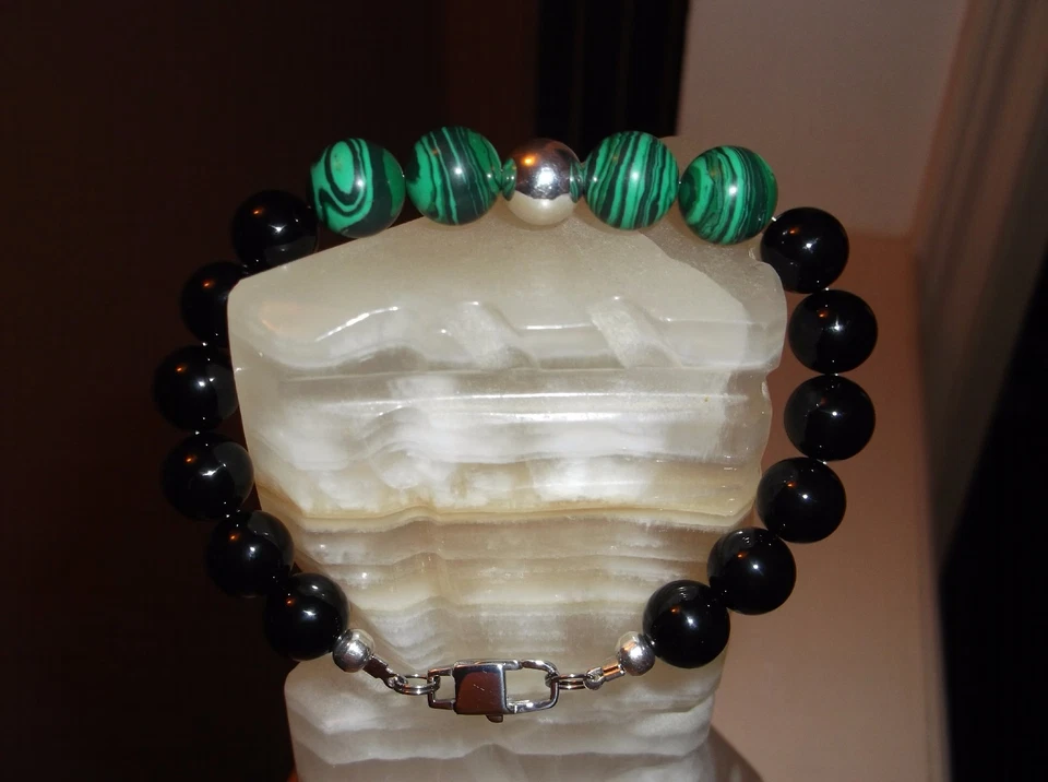 PULSERA HOMBRE HECHA A MANO 8 1/2" 10 MM ÁGATA NEGRA / 12 MM MALAQUITA SS CUENTAS Foto 1 de 4