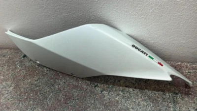12-14 Ducati 1199 Panigale CARENAGEM TRASEIRA ESQUERDA TRASEIRA TRASEIRA - BRANCO FABRICANTE DE EQUIPAMENTO ORIGINAL 482111661A - Imagem 1 de 4