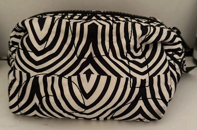 marc jacobs COSMÉTICs POUCH New - Image 1 of 4