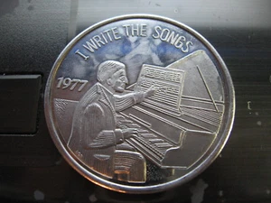barry manilow i write the songs 1977 Mardi Gras Doubloon new orleans - Picture 1 of 2
