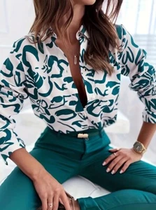 Women's Medium 8/10 Green Abstract Blouse Soft Light Button Top - Picture 1 of 4