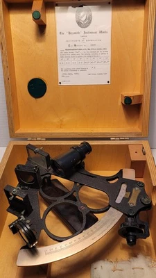 Heath Navigational London Hezzanith 1969 latón y negro craquelado sextante con estuche  Foto 1 de 4